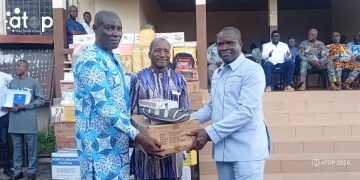 Des cadres de Bassar offrent plus de 2 000 des kits scolaires aux élèves
