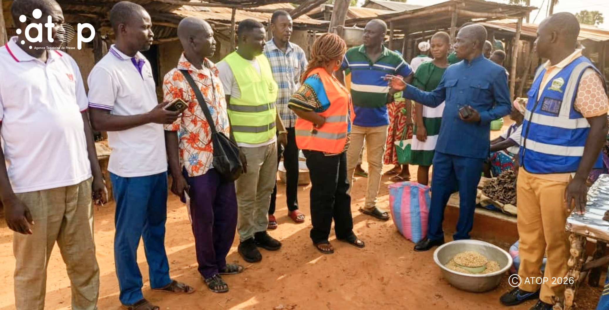 37 La delegation dans le marche de Bogou