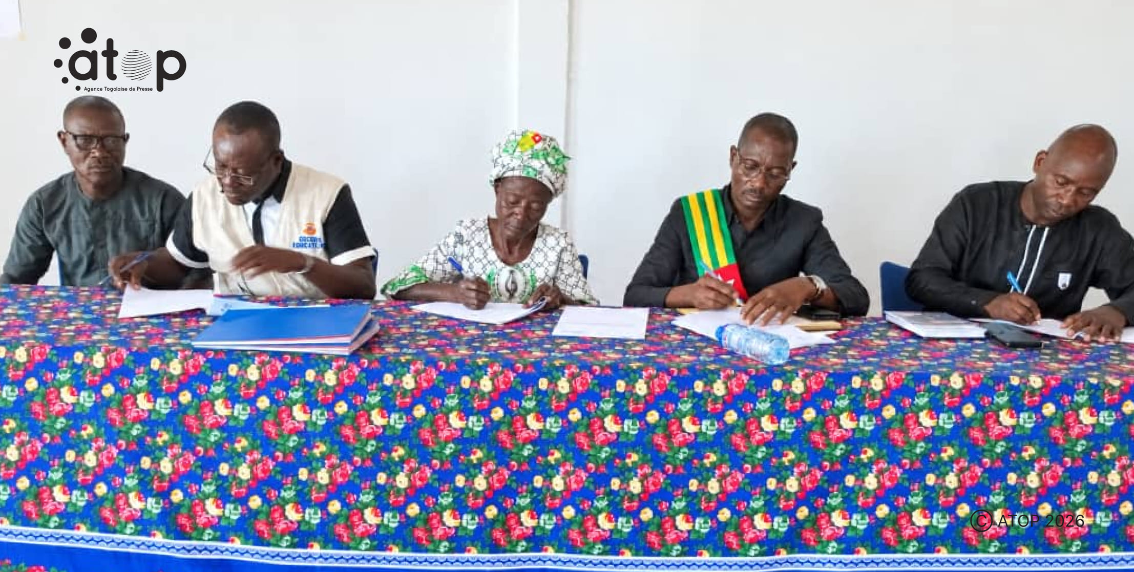 Tandjouaré/Education : Une convention de partenariat signée pour le maintien des enfants à l’école 1 43 Signature du pacte communal entre les parties