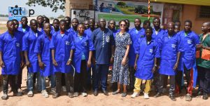 7 Les premiers beneficiaires ont pose avec le partenaire