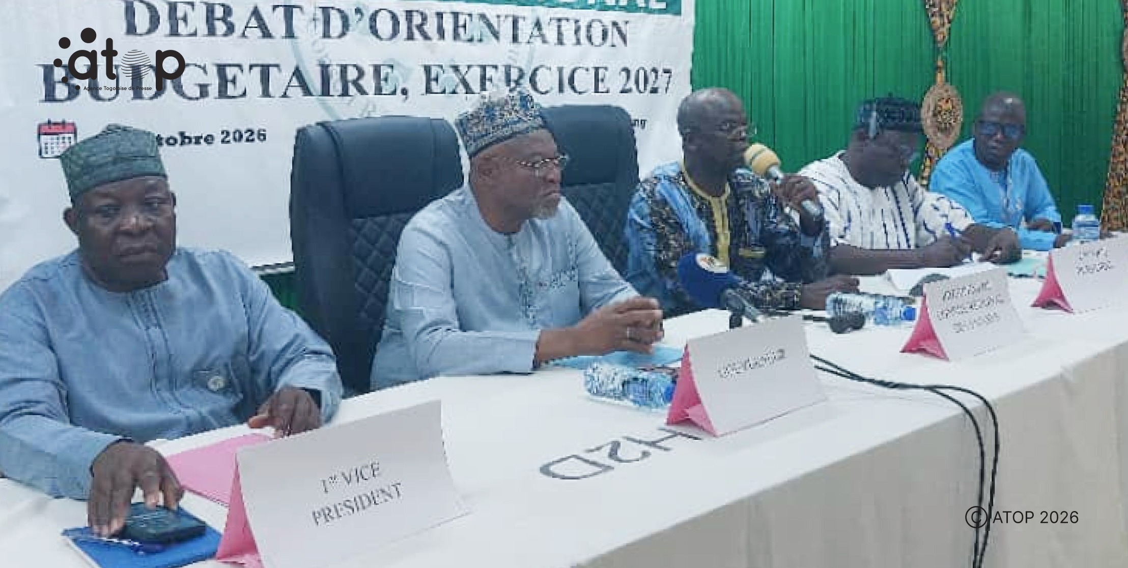 9 Le president du Conseil regional au micro