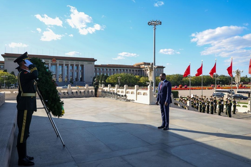 Le President du Conseil sur la place Tiananmen