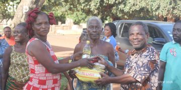Vo : La Fondation Monika Hoffeld offre des vivres aux femmes du village lebe
