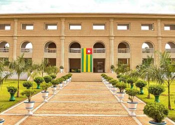 Togo : Le projet de loi de finances, exercice 2027 connait une baisse de 2,5 %   